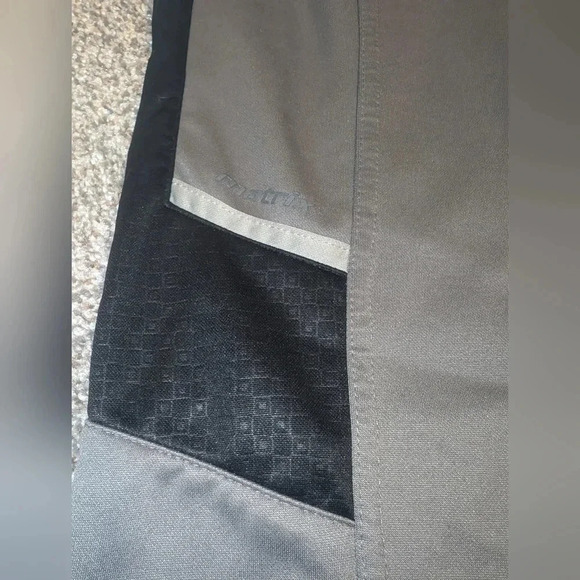 ๐3/$15๐Men's medium matrix pants - Picture 4 of 5